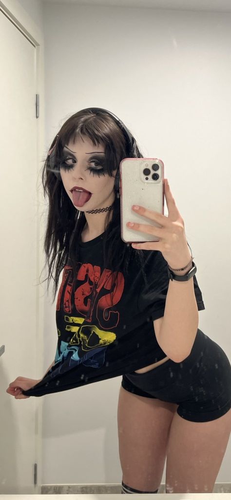 Goth Mommy, Goth Gf, Alt Girls, Black Lipstick, Goth Women, Gothic Beauty, Pretty People, How To Look Better, On Twitter