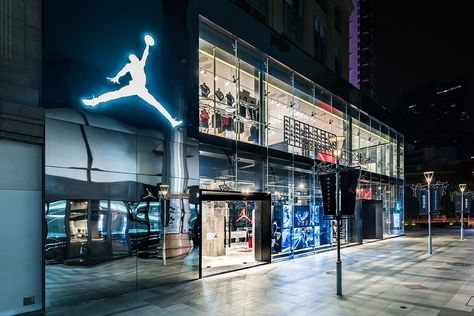 An Inside Look at Jordan Brand's Jordan 9 Guanghua Store in Beijing Sports Facility Architecture, Jordan Store, Nike Retail, Jordan Shop, Retail Space Design, Open Shop, Jordan 9, Sneaker Magazine, Brand Icon