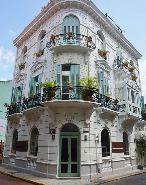 Affordable Places To Travel, Architecture Classic, Commercial And Office Architecture, Places Worth Visiting, Panama Travel, Neoclassical Architecture, Hotel Boutique, Spanish Colonial, Traditional Architecture