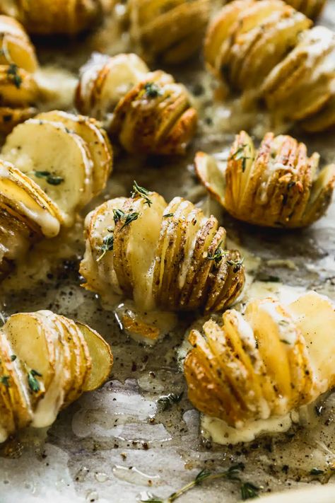 Raclette Potatoes Raclette Potatoes, Raclette Recipes, Raclette Cheese, Hasselback Potatoes, For Keeps, Savory Appetizer, Tasty Pasta, Cheese Appetizers, Cheesy Potatoes