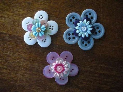 Five Ways to Use Buttons on Crafts Shirt Crafts, Buttons Crafts, Button Creations, Quilled Creations, Pola Kristik, Pola Sulam, Button Art, Button Crafts, Button Flowers