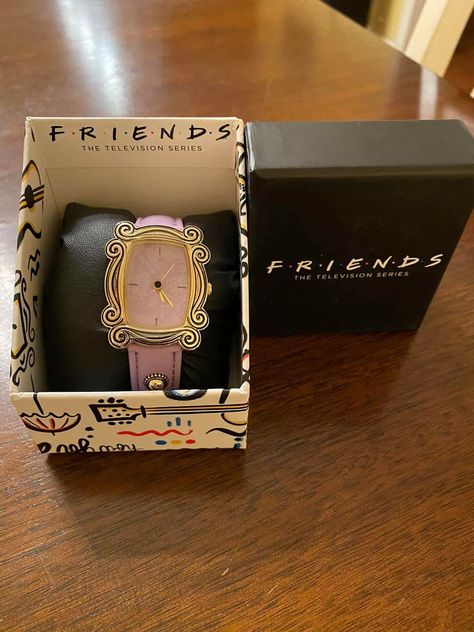 Friends Crafts Tv Show, Friends Tv Show Bedroom Ideas, Friends Tv Show Gifts Diy, Friends Tv Show Merchandise, Friends Gift Ideas Tv Show, Tv Show Gifts, Friends Tv Show Gifts, Friends The Tv Show, Friends Tv Quotes