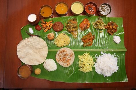 Foods to Look Forward At Bhumihar Weddings – desiweddingbells South Indian Thali, Indian Wedding Food, Indian Food Menu, Wedding Food Ideas, Wedding Food Menu, Seared Chicken Breast, Indian Dinner, Menu List, Easy Chicken Breast