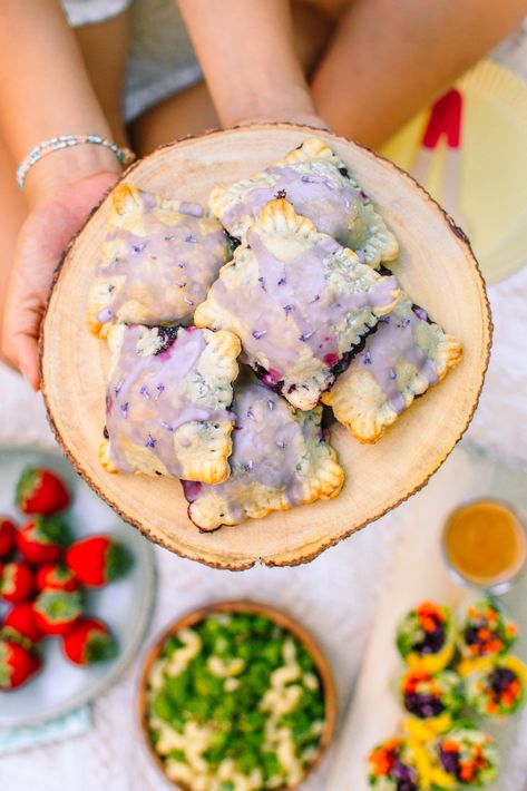 Spring Vegan Desserts, Vegan Lavender Recipes, Vegan Poptarts, Blueberry Pop Tarts, Lavender Recipe, Patisserie Vegan, Lavender Recipes, Vegan Pie, Pop Tart