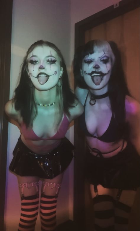 #halloween #22 #2022 #halloweekend #halloweencostume #costume #cosplay #pink #purple #black #aesthetic #clown #jester #harlequin #harleyquinn #harleyquinn #bestie #bff #bestfriend #makeup #clownmakeup #2020 #20 #19 #stripe #miniskirt #fashion Matching Outfits Opposite Aesthetic, Creepy Duo Halloween Costumes, Duo Costume Ideas Scary, Bestie Halloween Costumes Scary, Scary Halloween Costumes For Two, Baddie Clown Costume, Best Friend Halloween Costumes For 2 Scary, Duo Halloween Costumes Cute Bff, 4 Matching Halloween Costumes