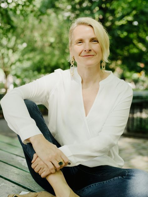 Caroline Calloway, Liz Gilbert, Business Portrait Photography, Book City, Nonfiction Writing, Elizabeth Gilbert, Writer Workshop, Professional Portrait, Outdoor Portraits