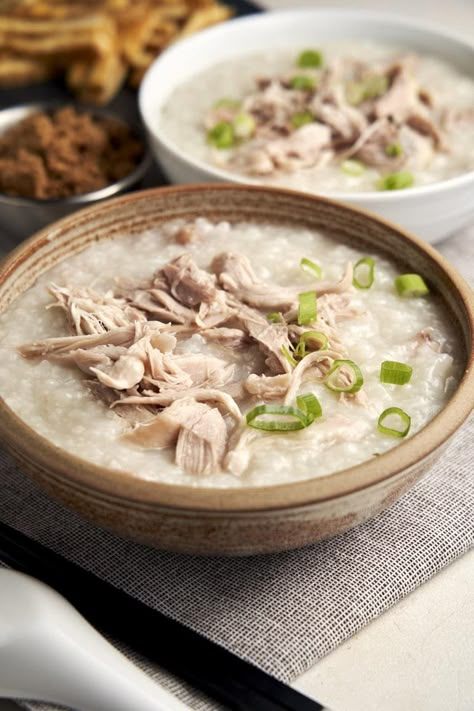 The BEST Slow Cooker Chicken Congee! This is an easy slow cooker recipe for Chinese rice congee, also called jook. Learn how to cook Chinese rice porridge in a slow cooker. Get the recipe on www.theworktop.com. || #slowcooker #congeerecipe #theworktop Chicken Porridge Chinese, Congee Crockpot, Congee In Rice Cooker, Crockpot Congee, Vietnamese Congee, Chinese Congee, Creamy Porridge, Chicken Congee, Congee Recipe