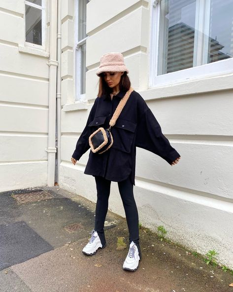 Alicia Roddy op Instagram: "🧸🧸🧸" Hat Street Style, Alicia Roddy, Sun Hats, Panama Hat, Panama, Fedora, Bucket Hat, Fall Winter, Street Style