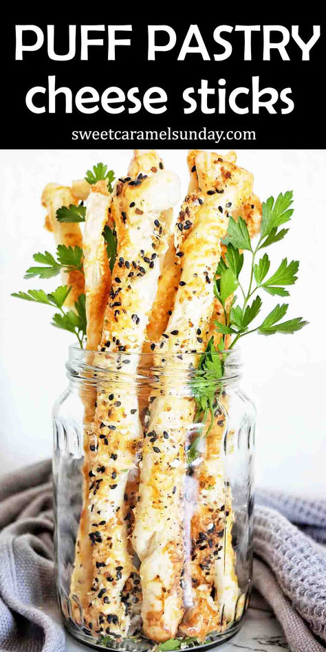 Cooked puff pastry cheese straws with bagel seasoning in large glass jar. There is text written at the top of the image. Puff Pastry Cheese Straws, Puff Pastry Cheese, Cheese Straws Recipe, Easy Puff Pastry Recipe, Cheese Twists, Pastry Appetizer, Cheese Puff Pastry, Easy Puff Pastry, Cheese Straws