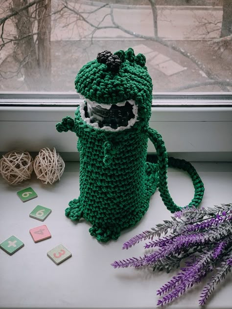 Water Bottle Holder Crochet Pattern, Water Bottle Holder Crochet, Dino Crochet, Crochet Water Bottle Holder, Crochet Earrings Pattern, Pola Amigurumi, Water Bottle Holder, Fun Crochet Projects, Diy Crochet Projects