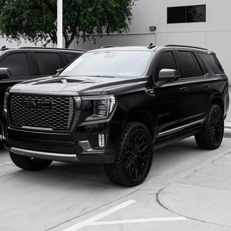 Gmc At4 Yukon, Blacked Out Suv, Gmc Denali Suv, Black Chevy Tahoe, Denali Suv, Black Yukon, Tahoe Car, Mom Cars, Luxury Suv Cars