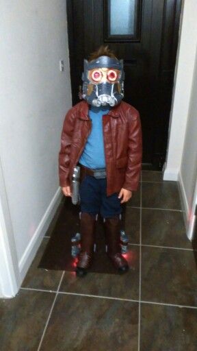 Home made starlord kids costume from foam play mats Star Lord Halloween Costume, Starlord Costume, Marvel Calendar, Star Lord Costume, Baby Marvel, Marvel Party, Diy Costumes Kids, My Star, Halloween Costume Contest