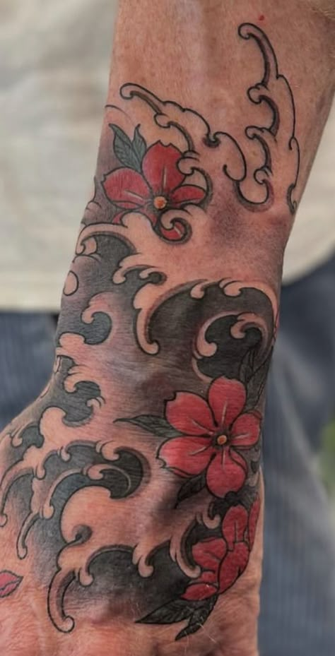 Japanese Gap Filler Tattoo, Hannya Maske Tattoo, Japanese Water Tattoo, Hannya Maske, Gap Filler Tattoo, Background Tattoo, Japanese Flower Tattoo, Brow Tattoo, Water Tattoo