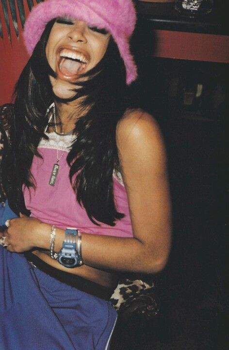 Aaliyah.....such a beauty Aaliyah Style, Aaliyah Haughton, 90s 2000s, Aaliyah, 2000s Fashion, Best Dressed, Pink Aesthetic, 90s Fashion, A Girl