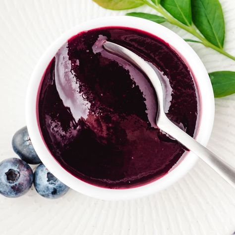 Blueberry Topping For Cheesecake, Blueberry Coulis, Coulis Recipe, Lolly Cake, Canned Fruits, Cheesecake Toppings, Blueberry Topping, Blueberry Sauce, Blueberry Desserts