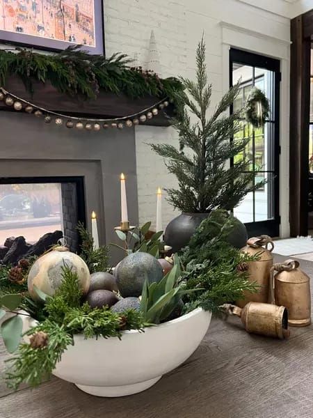 Christmas Coffee Table Decor, Christmas Bowl, Modern Christmas Decor, Christmas Decor Inspiration, Holiday Centerpieces, Christmas Decorations For The Home, Christmas Coffee, Holiday Home Decor, Modern Christmas