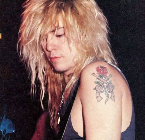 Slash Tattoo Design, 80s Rock Tattoo Ideas, Rockstar Tattoo Ideas, 80s Tattoo Ideas, Axl Rose Tattoo, Rockstar Tattoos, Rockstar Tattoo, Rock N Roll Tattoo, Steven Adler