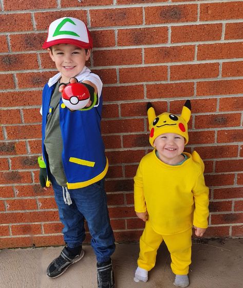 Diy Pikachu Costume Kids, Halloween Costumes For Boys 5-6, Pokemon Costumes For Boys, Ash Costume Diy, Pokemon Costume Diy, Pikachu And Ash Costume, Ash And Pikachu Costume, Pikachu Costume Kids, Pokemon Costumes Kids