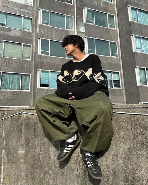 Asian Oversized Fashion Men, Outfit Inspo Japanese Streetwear, Streetwear Fashion Men Japan, Japanese Mens Fashion Winter, Japanese Guy Fashion, Japan Aesthetic Outfit Men, Men’s Japanese Street Fashion, Japan Street Style Men, Japanese Mens Street Fashion