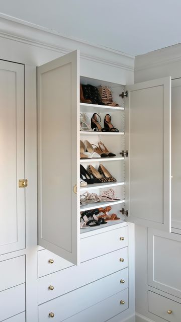 Closets With Cabinets, Walk In Closet Ideas Ikea Built Ins, Small Closet Interior, Built In Closet Makeover, Built In Wardrobe Organisation, Closet And Guest Room Combo, Custom Closets Ideas, Ikea Closet Built In, Bedroom Closet Built In