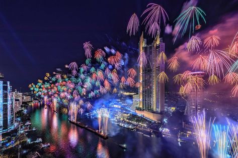 ICONSIAM Bangkok Countdown 2020: Celebrate New Year’s in Thailand here! | Coconuts Bangkok Bangkok Food, River Park, Rooftop Restaurant, Rooftop Pool, Holiday Time, Cool Pools, Infinity Pool, Bangkok Thailand, Thailand Travel