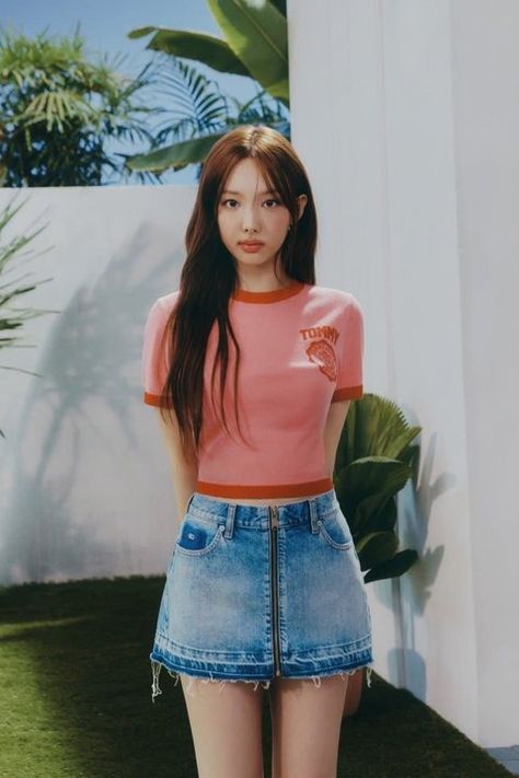 TWICE's Nayeon flaunts her effortlessly sexy summer look in new Tommy Jeans S/S 2024 campaign Twice Nayeon, Dara Kpop, Nayeon Twice, Im Nayeon, Kpop Outfits, Tommy Jeans, Summer Looks, Role Models, South Korean Girls