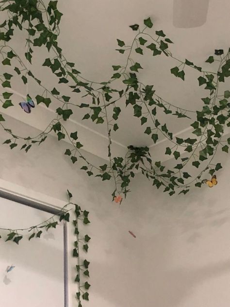 Vines On Ceiling, Minimalist Floating Shelves, Butterfly Room Decor, Butterfly Bedroom, Living Room Wall Decor Ideas, Ivy Wall, Room Wall Decor Ideas, Butterfly Room, Flower Bedroom