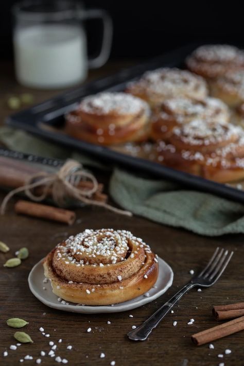 Cinnamon Roll Photography, Cinnamon Buns Aesthetic, Swedish Cinnamon Buns, Comidas Aesthetic, Cinnamon Loaf, Pearl Sugar, Best Cinnamon Rolls, 2024 Art, Cinnamon Recipes