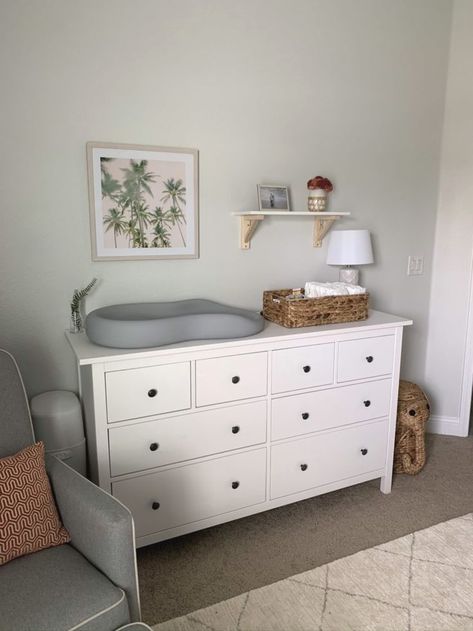 #diyproject #diyideas #ikeahacks Ikea Hemnes Changing Table, Ikea Changing Table, Changing Table Decor, Ikea Baby, Table Styling Ideas, Ideas Habitaciones, Baby Changing Station, Nursery Changing Table, Baby Dresser