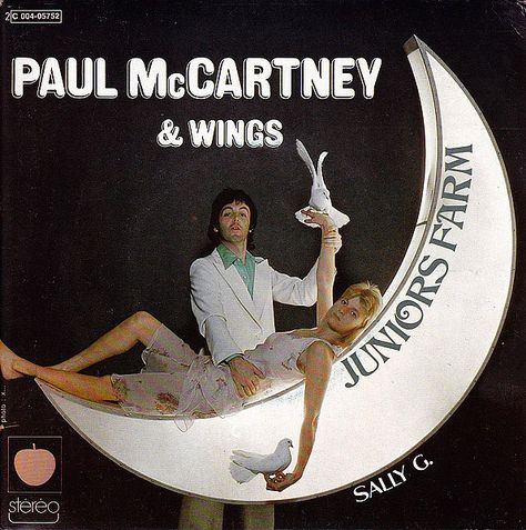 Junior's Farm (7" Single) by Paul McCartney & Wings - The Paul McCartney Project Wings Band, Band On The Run, Paul Mccartney And Wings, Paul And Linda Mccartney, Beatles Love, Venus And Mars, Linda Mccartney, The Fab Four, Album Cover Art