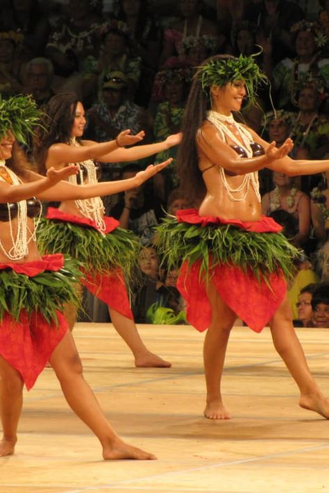 Check out "Merrie Monarch Festival" in Hawaii Merrie Monarch Festival, Polynesian Dance, Life In Paradise, Hawaiian Dancers, Hula Dance, King David, Hawaiian Culture, Hawaiian Beaches, Cultural Events