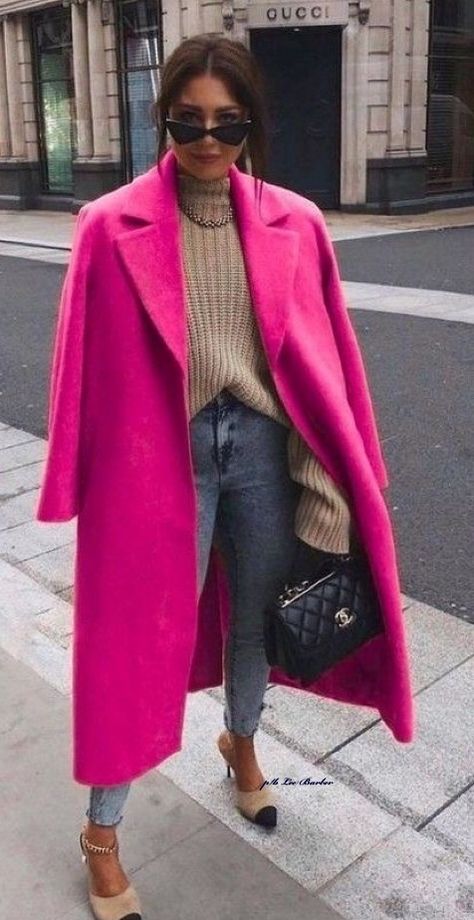 Pink Jacket And Leggings Outfit, Pink Coat Street Style, Looks Pinterest, Coat Outfit, Office Outfits Women, Event Outfit, Pink Coat, Looks Street Style, Coat Outfits