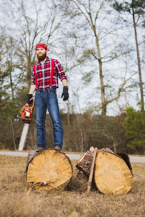 man holding chainsaw and standing on wood log photo – Free Person Image on Unsplash Lumberjack Outfit, Chainsaw Reviews, Battery Powered Chainsaw, Seasonal Gardening, Forest Ideas, Chainsaw Art, Gas Chainsaw, Cordless Chainsaw, Woodworking Jobs