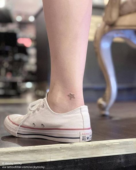 Fine line starfish tattoo on the ankle. Adoption Tattoo, Line Animals, Starfish Tattoo, Simple Arm Tattoos, Bestie Tattoo, Petite Tattoos, Cute Tiny Tattoos, Nyc Manhattan, Aquatic Animals