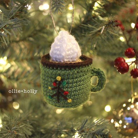 Crochet Ornament Patterns, Christmas Crochet Patterns Free, Crochet Snowflake Pattern, Crochet Christmas Gifts, Confection Au Crochet, Crochet Xmas, Crochet Christmas Decorations, Crochet Ornaments, Crochet Food