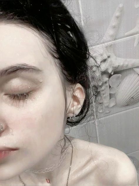 Pale Girl Aesthetic, Clear Pale Skin, How To Have White Skin, White Skin Aesthetic, Sickly Pale, Mary Lisbon, Pale Skin Aesthetic, Super Pale Skin, Pale Girls