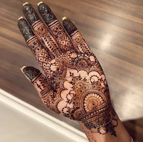 Mehndi Inside Hand Simple, Mehndi Inner Hand, Mehendi Inside Hand, Mandala Mehndi Design Front Hand Palm, Inside Mehndi Designs, Inside Hand Mehndi, Inside Palm Henna, Mehndi Designs Inside Hand, Inside Hand Mehndi Designs