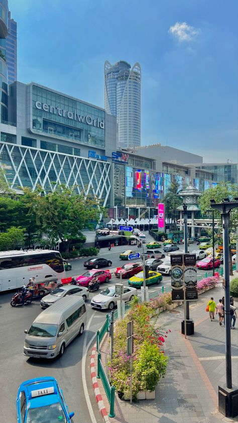 Gmmtv Building, Bangkok Lifestyle, Bangkok Thailand Aesthetic, Bangkok Aesthetic, Thailand Street, Bangkok Street, Holiday Pics, Thai Airways, Bangkok City