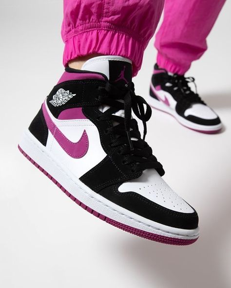 Shoes Nike Jordan, Black Cactus, Jordan 1 Outfit Women, Jordan 1 Outfit, Nike Shoes Girls, Nike Fashion Shoes, Jordan Shoes Girls, Jordan Shoes Retro, Shoes Sneakers Jordans