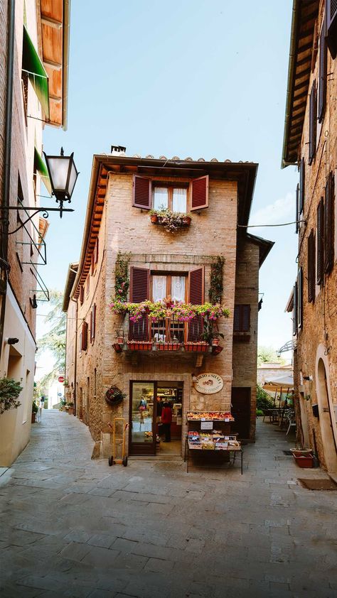 Tuscany Italy Architecture, Tuscany Italy House, Italy House Aesthetic, Italy Town, Italy Villages, Old Italy, Environment Modeling, Italy Architecture, Italy House