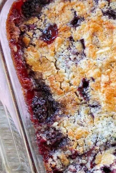 Dewberry Dump Cake, Blackberry Dump Cake Recipes, Blackberry Dump Cake, Large Desserts, Dump Cake Crockpot, Dump Desserts, Berry Cake Recipe, Blackberry Dessert, Cherry Dump Cake