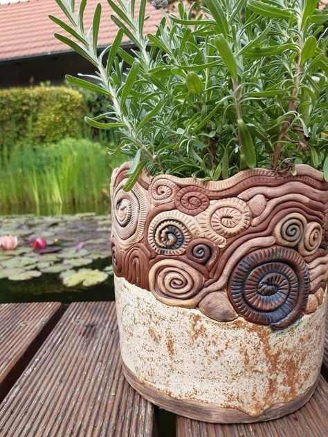 Coil Vessel, Pottery Sculpture Ideas, Cactus Pottery, Coiled Pottery, Coil Pottery, Ceramic Sculpture Figurative, Coil Pots, Pottery Pots, Sculptures Céramiques