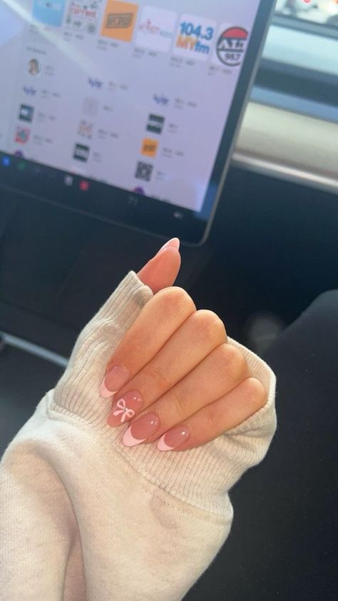 Minimalist Nail Extension Design, Cute Nail Extension Designs, Biab Nails Oval, Aesthetic Nail Extension Ideas, Short Almond Manicure, Light Pink Nail Designs Almond Shape, Winter Vibe Nails, Cute Nail Extensions, Medium Length Almond Nails Acrylic