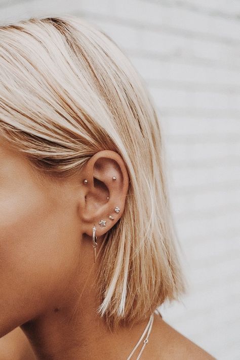 Dot Image, Ohrknorpel Piercing, Anti Helix, Anti Helix Piercing, Piercing Face, Ear Piercings Industrial, Multiple Ear Piercing, Cool Ear Piercings, Pretty Ear Piercings