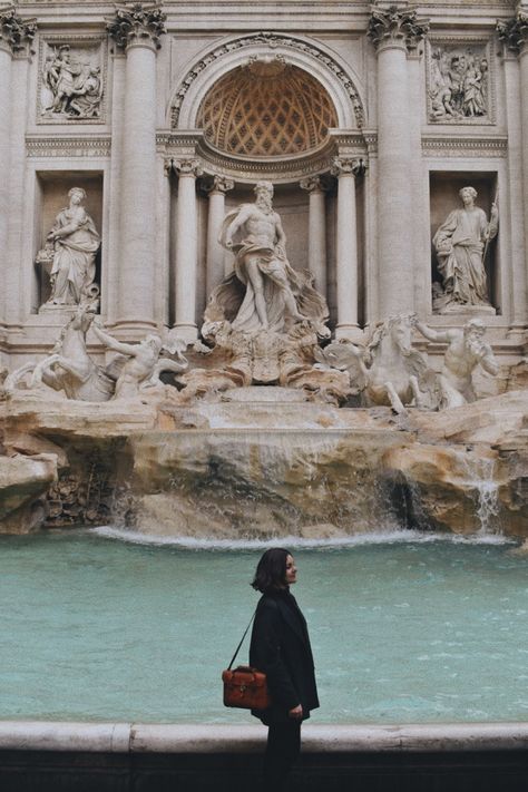 Trevi Fountain Photoshoot, Rome Italy Photography Ideas, Rome Instagram Spots, Rome Photo Ideas Winter, Fontana Di Trevi Photo Ideas, Trevi Fountain Outfit, Trevi Fountain Aesthetic, Trevi Fountain Pictures, Rome Photo Ideas