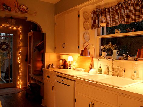 5Kitchen2 Cozy Lights, Posie Gets Cozy, Cosy Kitchen, Aesthetic Cozy, Cozy Kitchen, Dream Apartment, House Room, House Goals, Dream Rooms