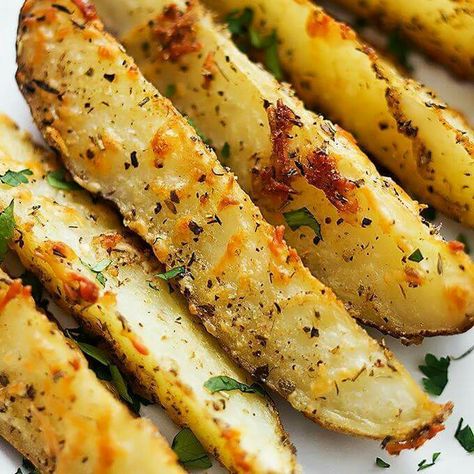 Baked garlic parm potato wedges Baked Garlic Parmesan Potato Wedges, Garlic Parmesan Potato Wedges, Seasoned Potato Wedges, Parmesan Potato Wedges, Parmesan Potato, Garlic Parmesan Potatoes, Seasoned Potatoes, Potato Recipes Side Dishes, Baked Garlic