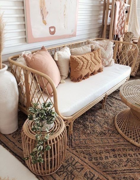 Boho Chic Living Room, Chic Living Room, Bohemian Living Room, Design Del Prodotto, Arabian Nights, Decor Minimalist, Boho Living Room, Wicker Furniture, A Living Room