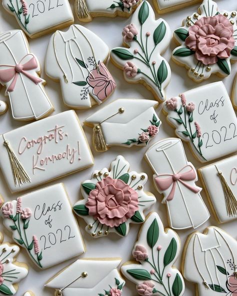 Cassidy Burk on Instagram: “Graduation cookie season is coming to an end and this set was one of my favorites! 🎓 • • • • #royalicing #cookie #customcookies #montana…” Graduation Party Place Settings, Floral Grad Cookies, Girly Graduation Cookies, Best Graduation Food Ideas, Graduation Cookies Pink, Graduation Party Flower Theme, 2024 Grad Cookies, Graduation Party Elegant, Girly Graduation Party Ideas