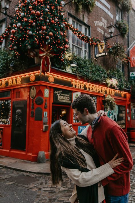 Dublin Engagement Photos, Dublin New Years Eve, Gasglow Scotland, Dublin In Fall, Dublin Photo Ideas, Ireland Proposal, Traveling Couple Aesthetic, Dublin Christmas, Dublin Aesthetic